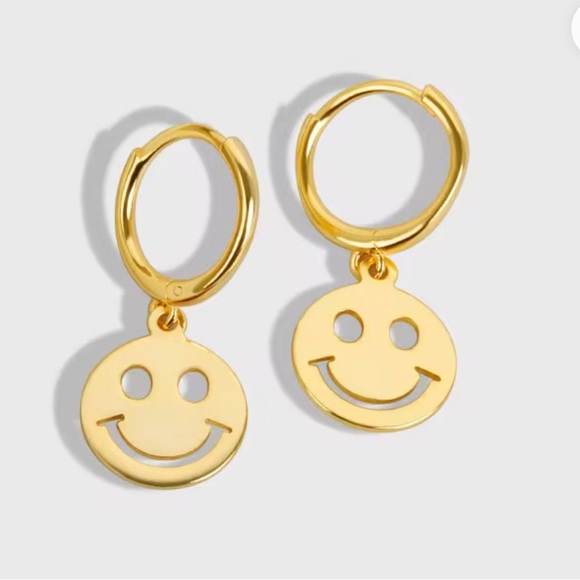 925 Sterling Silver Gold Plated Smiley Face Hoop Earrings - Picture 3 of 7